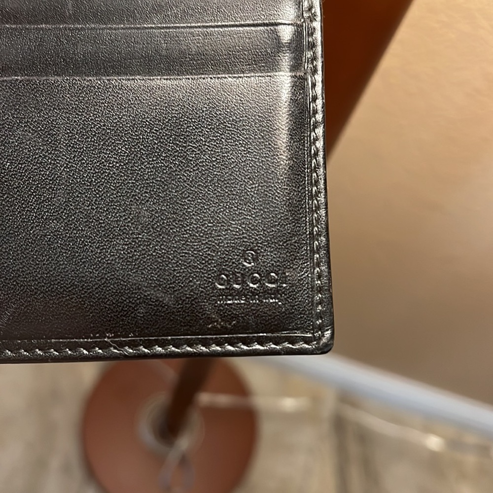 Authentic GUCCI Black Smooth Leather Silver G Logo Men’s Bifold Wallet (Unisex) - Picture 5 of 14